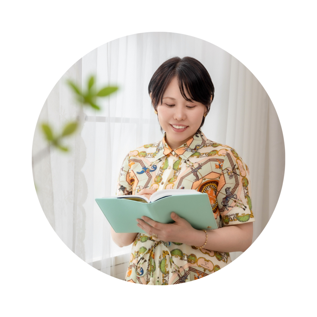 Lily Wisteria
アーティスト・作家
６冊の書籍を出版。